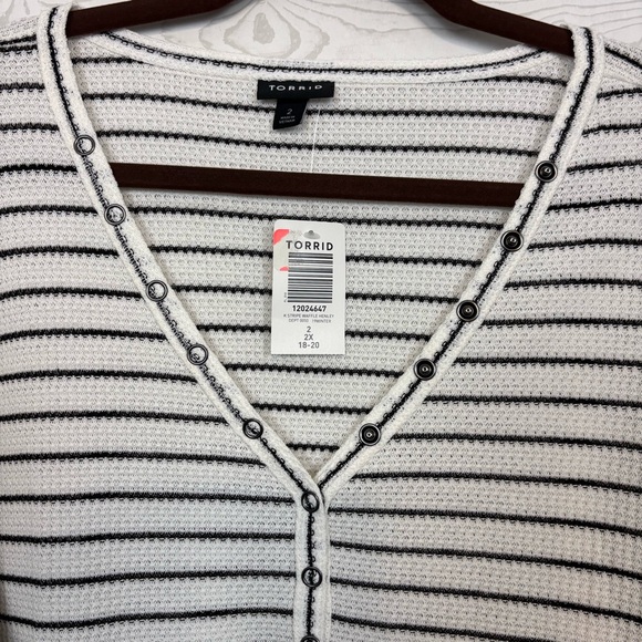 Torrid Stripe Black/White Waffle Knit Henley Shirt Size 2X NWT - Picture 5 of 9